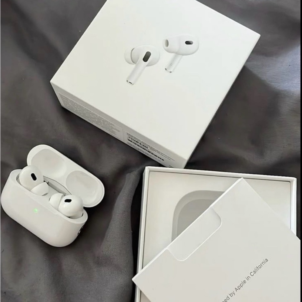 Apple AirPods Pro 3 with Charging Case - White